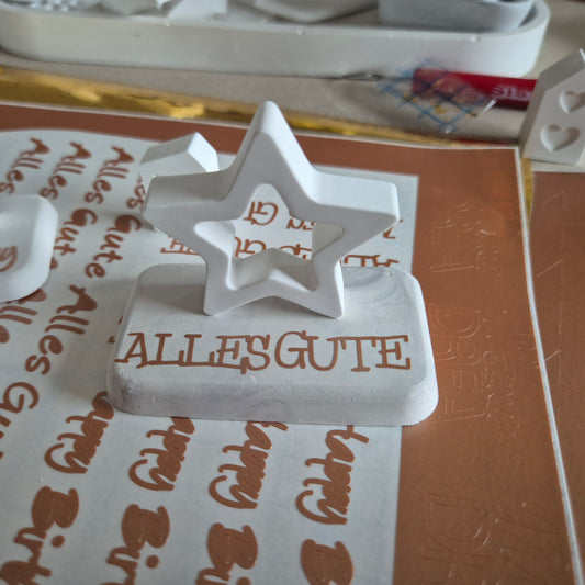 Kleine Geschenke für die Weihnachtszeit - aus Gießbeton auf einem Sockel mit Grußtext, ca. 7,0 x 4,5 cm