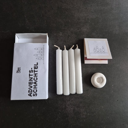 Adventsschachtel mit 4 Kerzen, Streichholzbriefchen und Kerzenständer